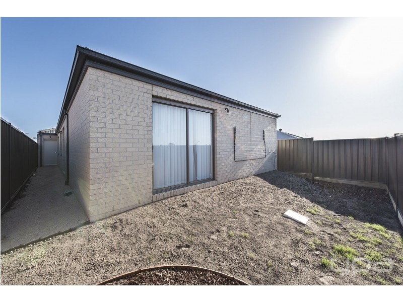 37 Coltan Avenue, Melton South VIC 3338