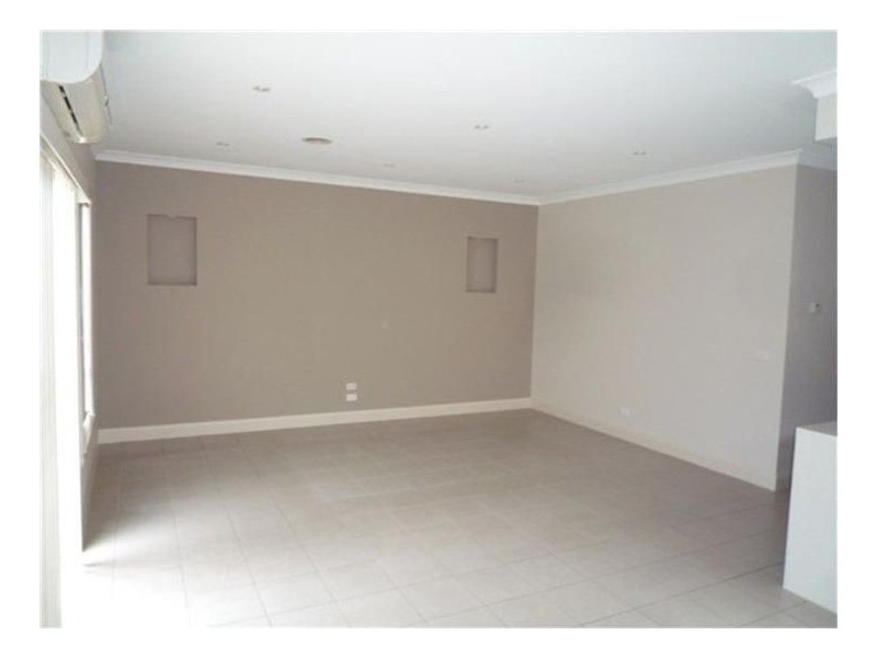 2/36 McBurnie Drive, Kurunjang VIC 3337