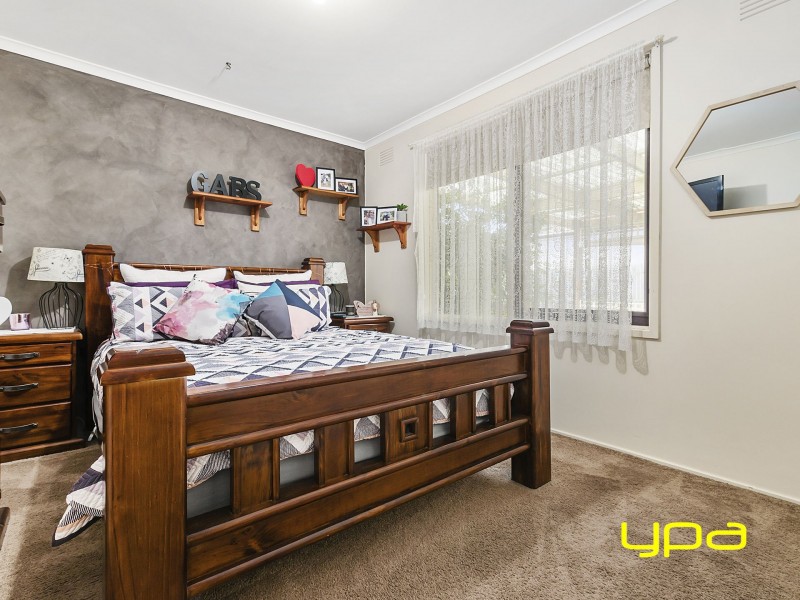 12 Bridgeford Crescent, Melton South VIC 3338
