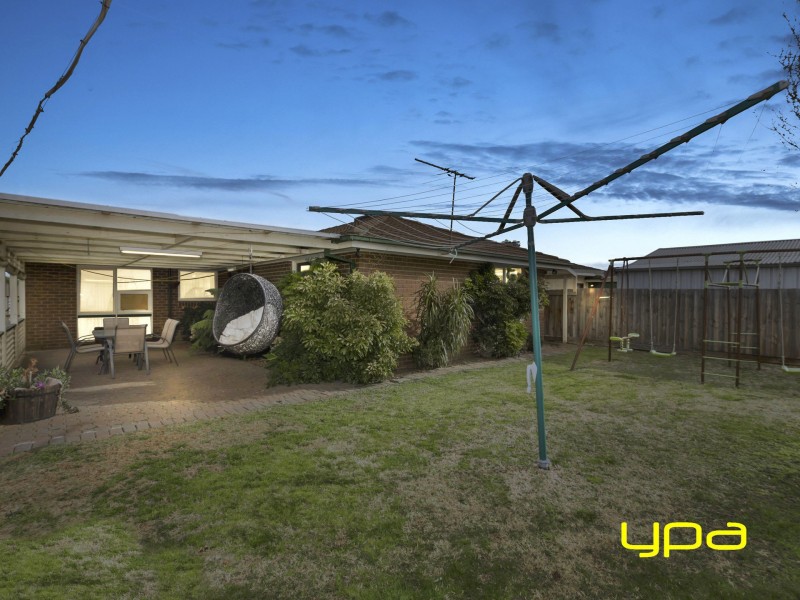 12 Bridgeford Crescent, Melton South VIC 3338