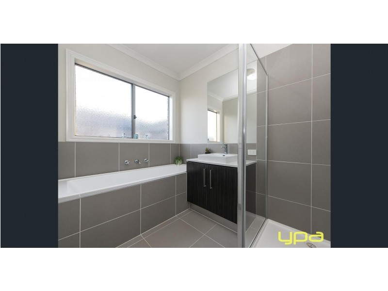 24 Finlay Avenue, Melton West VIC 3337