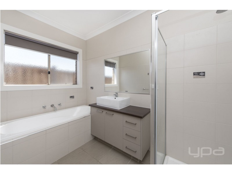 24 Acumin Street, Brookfield VIC 3338