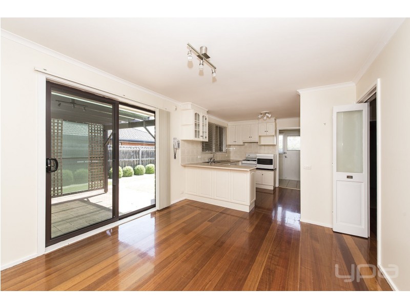 6 Grace Street, Melton South VIC 3338