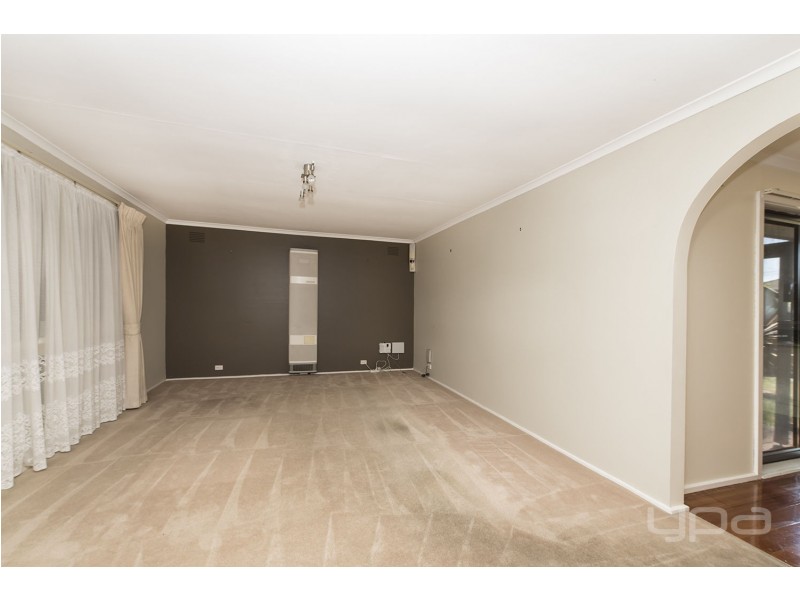 6 Grace Street, Melton South VIC 3338