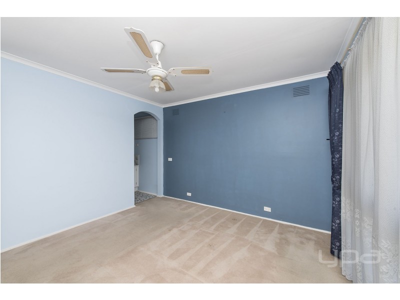 6 Grace Street, Melton South VIC 3338