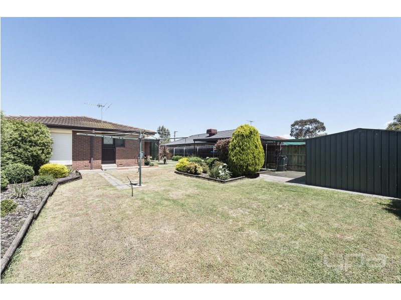 6 Grace Street, Melton South VIC 3338