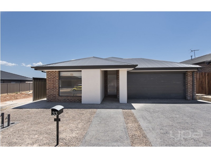 33 Coltan Avenue, Melton South VIC 3338