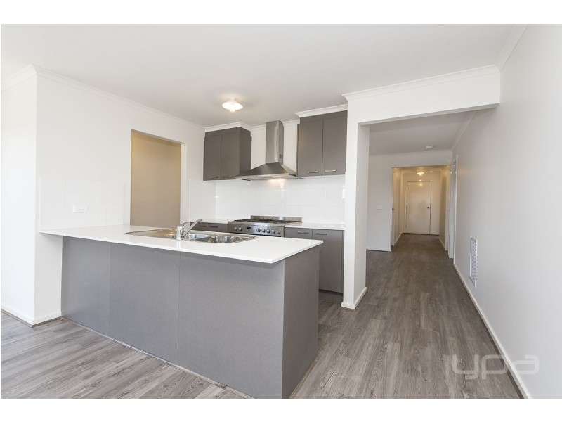 33 Coltan Avenue, Melton South VIC 3338