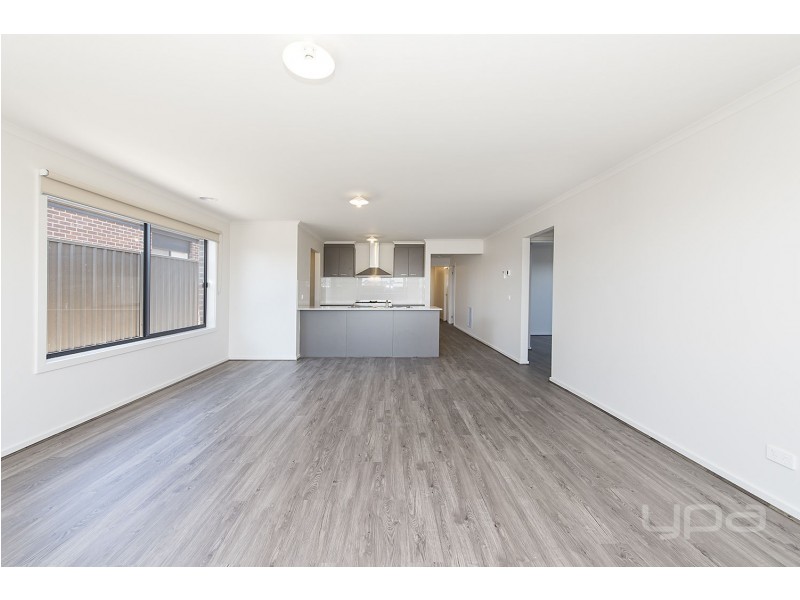 33 Coltan Avenue, Melton South VIC 3338