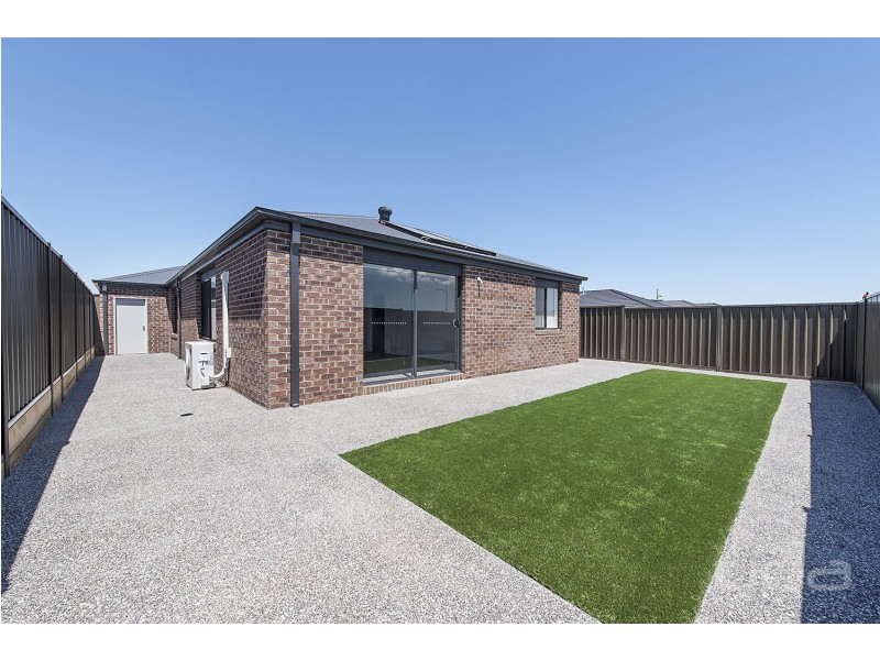 33 Coltan Avenue, Melton South VIC 3338