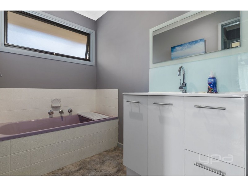 10 Murray Street, Melton South VIC 3338