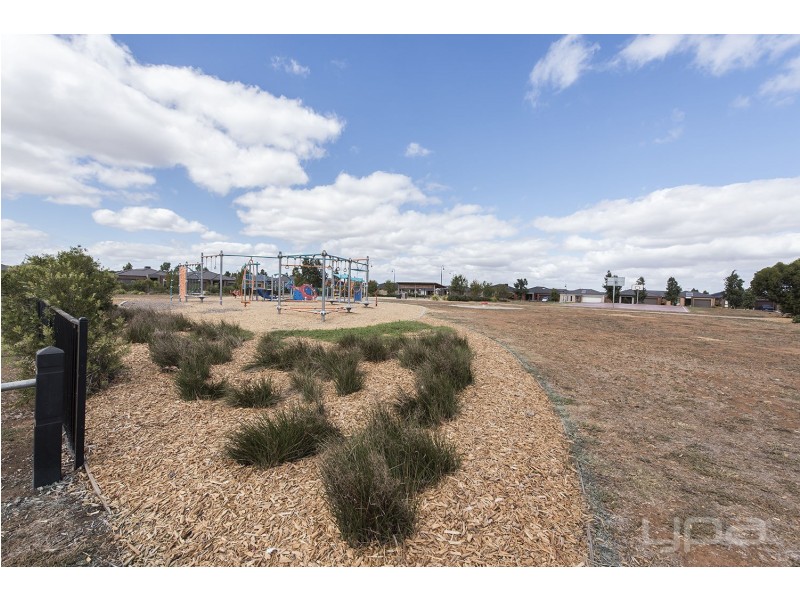 10 Acumin Street, Brookfield VIC 3338