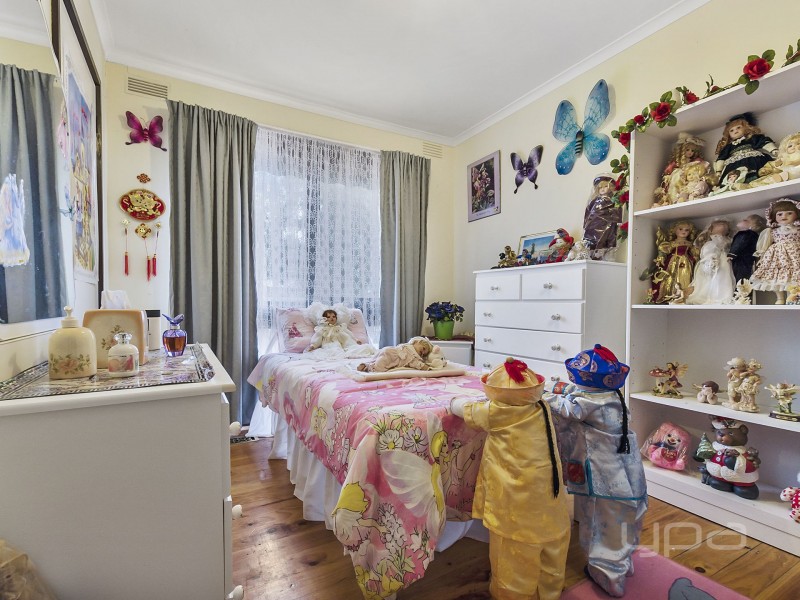 4 Laraine Place, Melton West VIC 3337