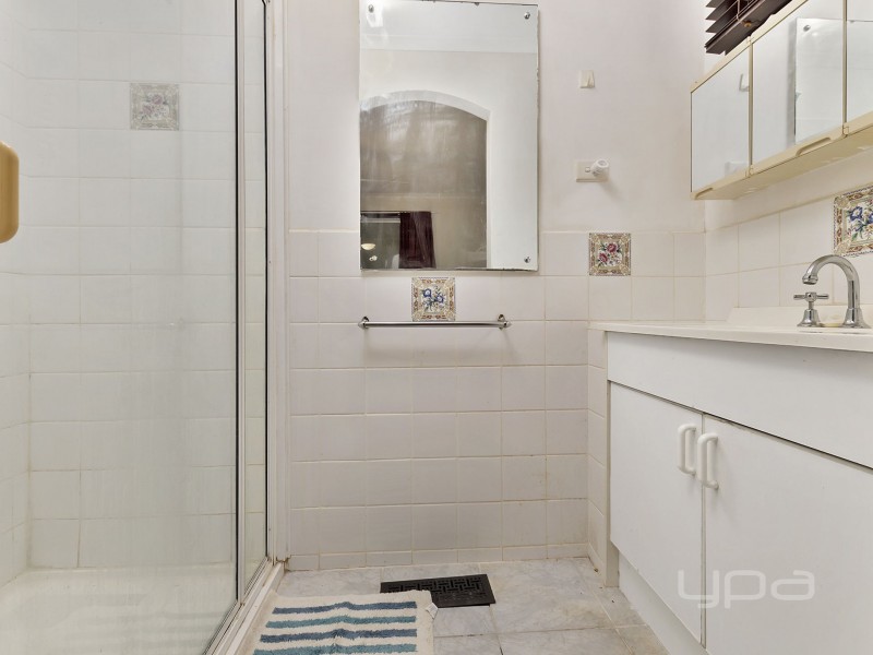 4 Laraine Place, Melton West VIC 3337