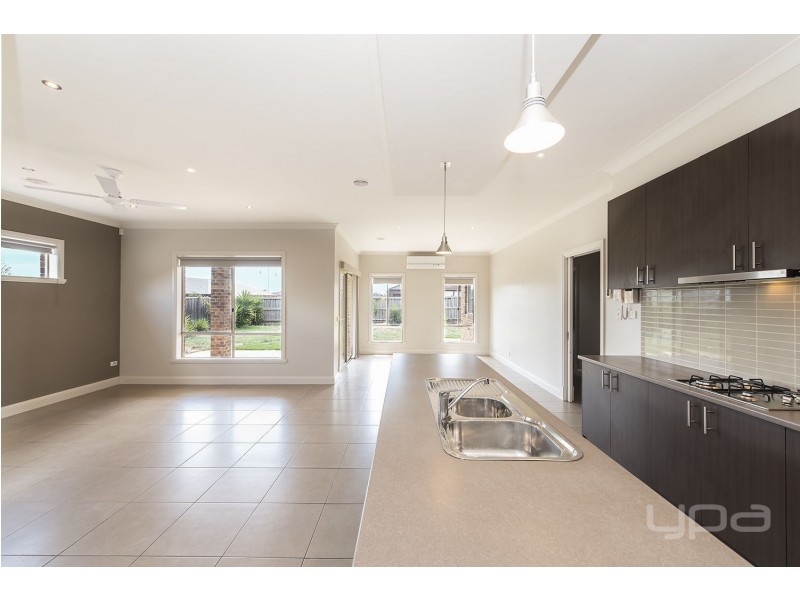 51 Gallery Avenue, Melton West VIC 3337