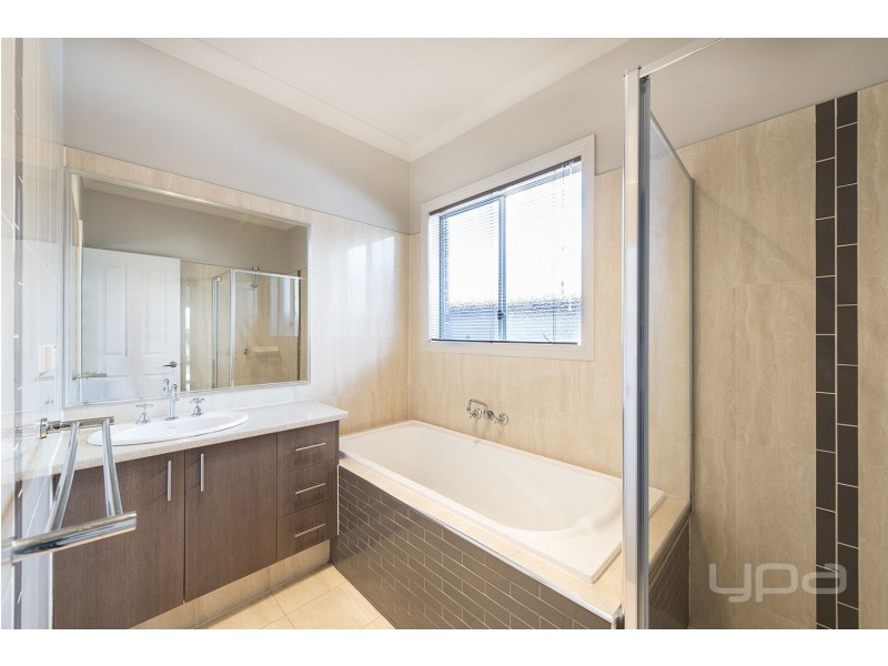 51 Gallery Avenue, Melton West VIC 3337