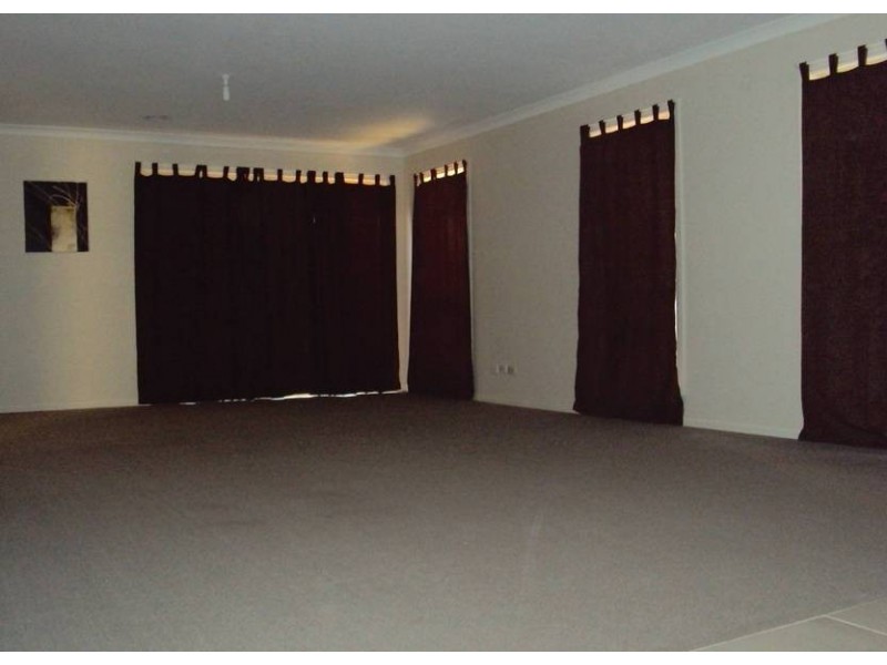 1/54 Lomandra Bowl, Melton West VIC 3337