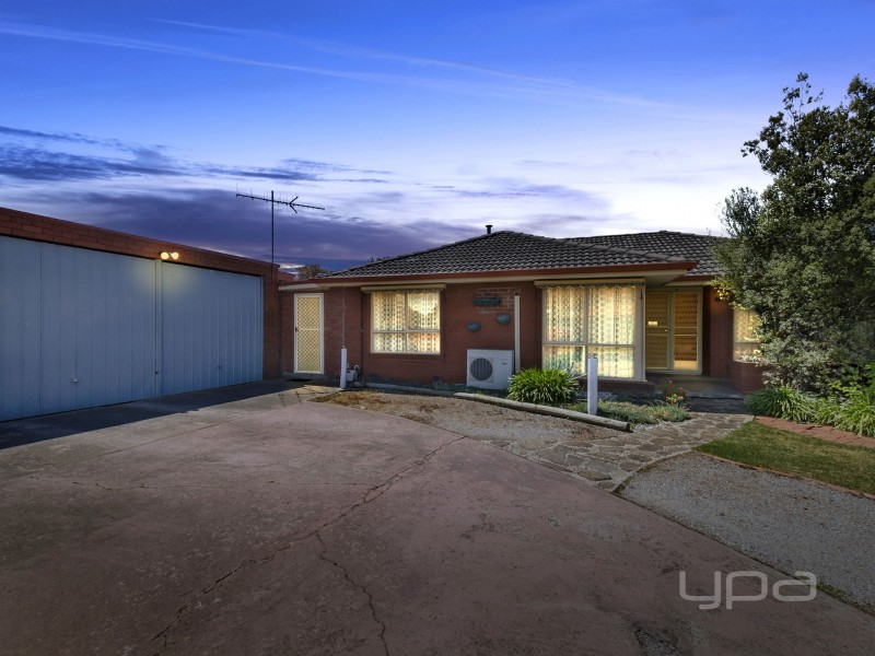 2 Chauvel Street, Melton South VIC 3338