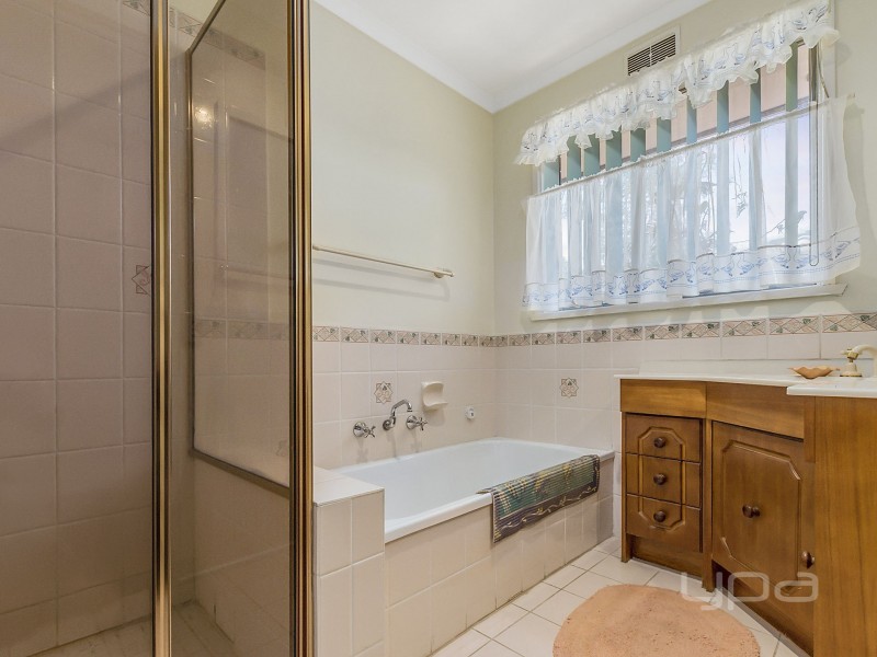 2 Chauvel Street, Melton South VIC 3338