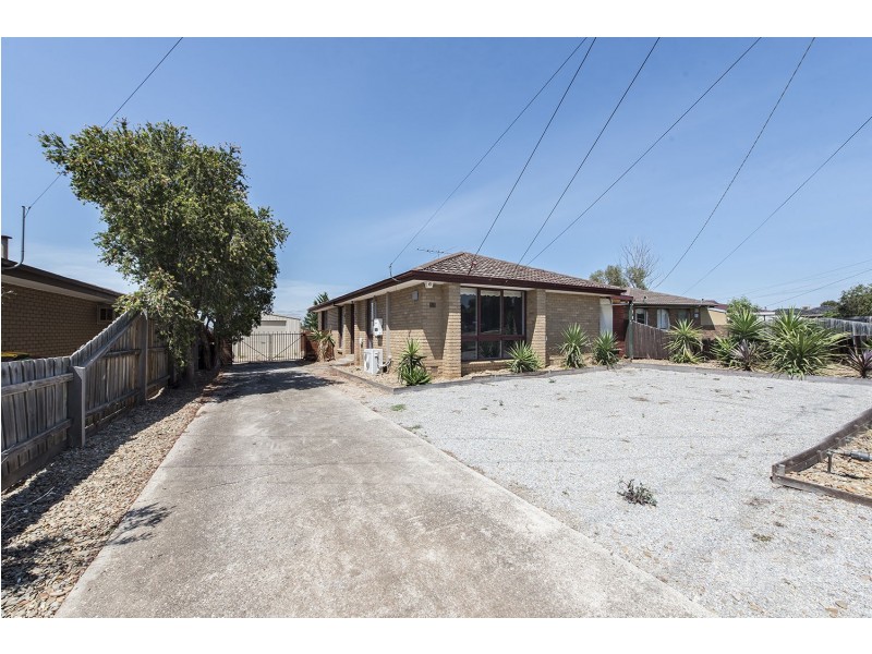 13 Hawkins Place, Melton VIC 3337