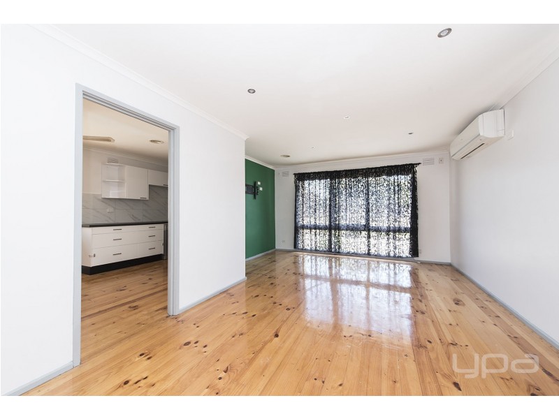 13 Hawkins Place, Melton VIC 3337