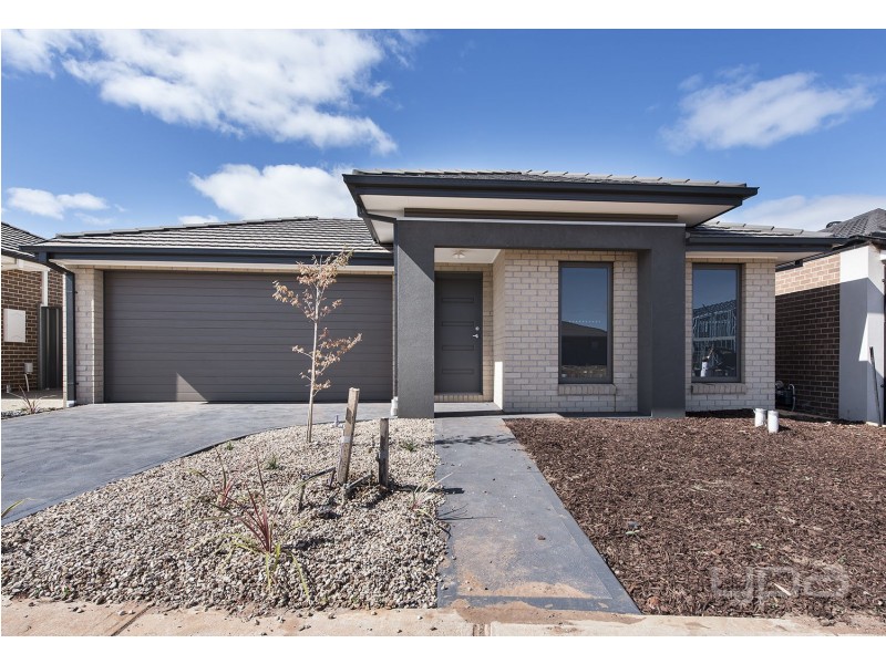 18 Augusta Way, Melton South VIC 3338