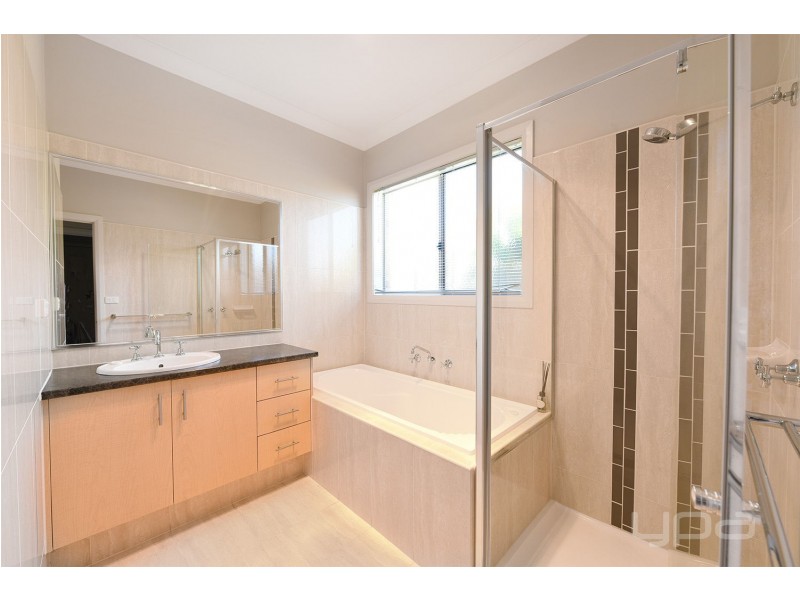 1/87 Black Dog Drive, Brookfield VIC 3338