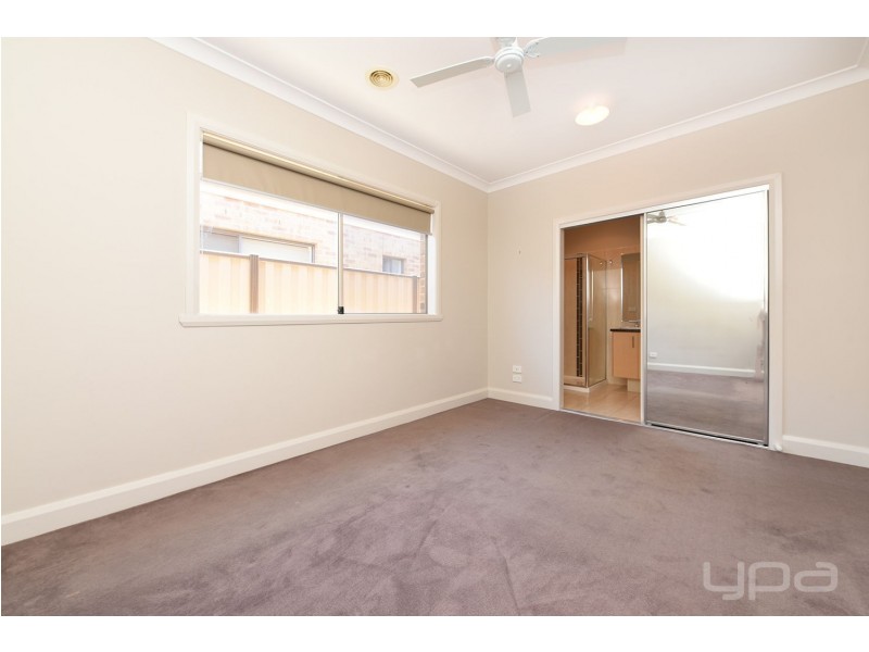 1/87 Black Dog Drive, Brookfield VIC 3338