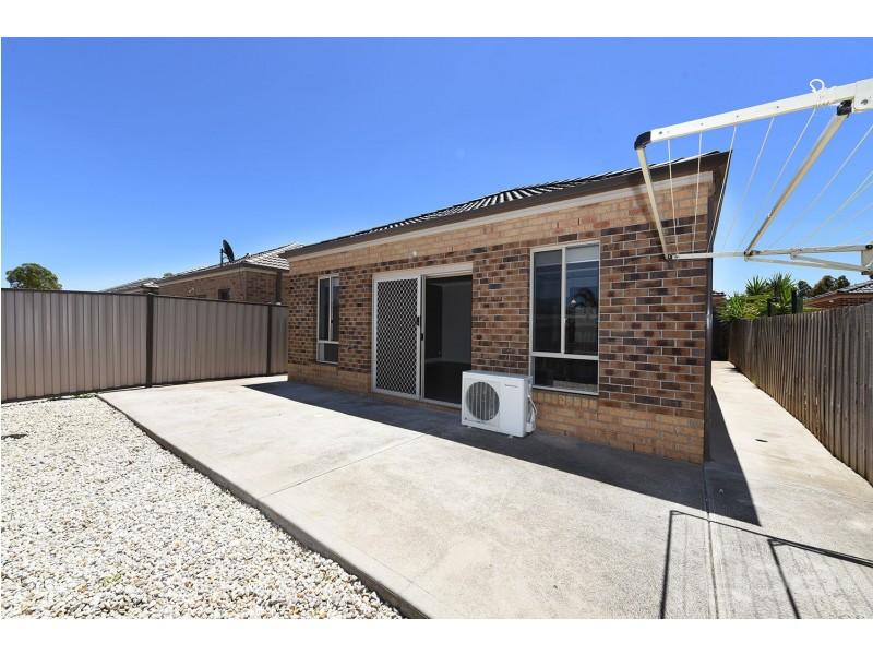 1/87 Black Dog Drive, Brookfield VIC 3338