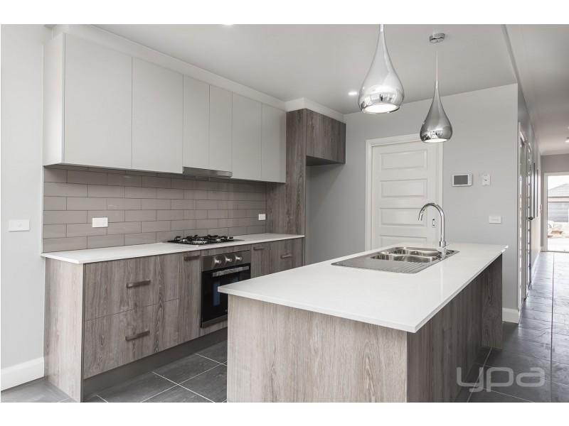 94 Claret Ash Boulevard, Melton West VIC 3337