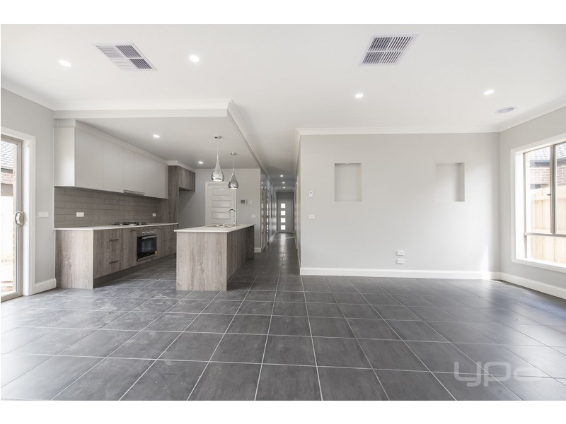 94 Claret Ash Boulevard, Melton West VIC 3337