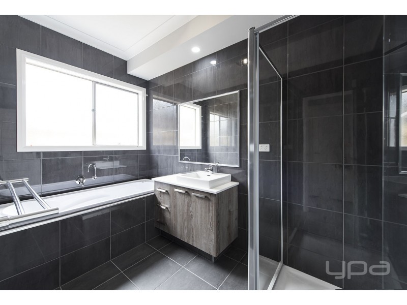 94 Claret Ash Boulevard, Melton West VIC 3337