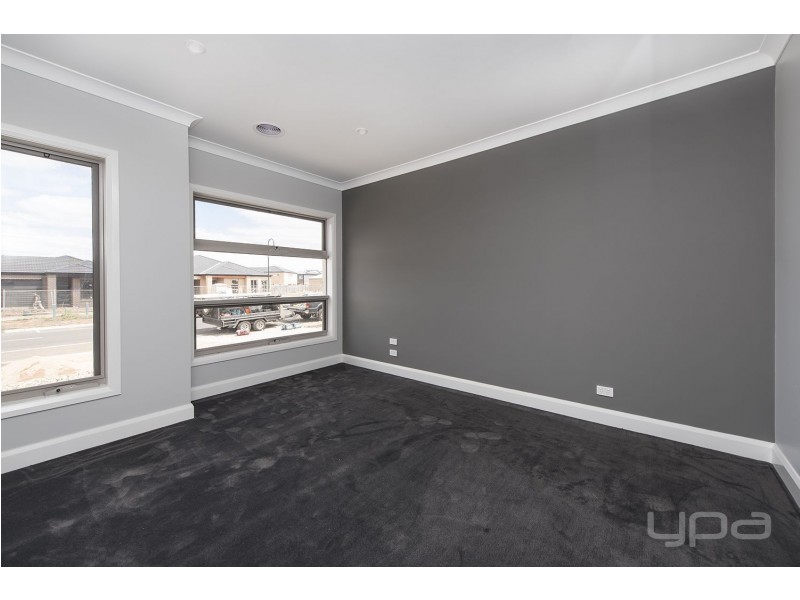 94 Claret Ash Boulevard, Melton West VIC 3337