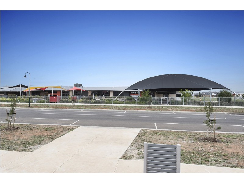 94 Claret Ash Boulevard, Melton West VIC 3337