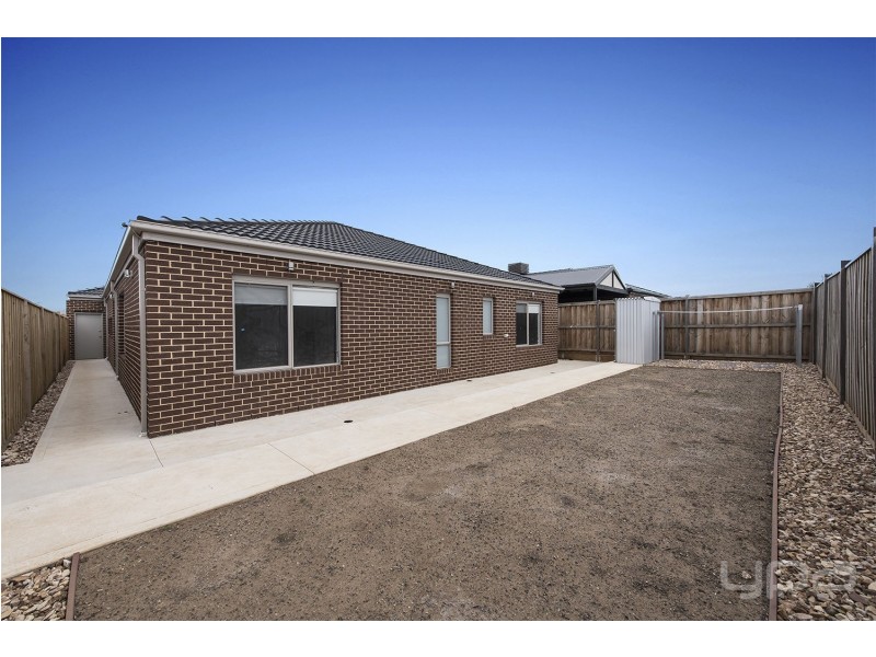 68 Claret Ash Boulevard, Melton West VIC 3337