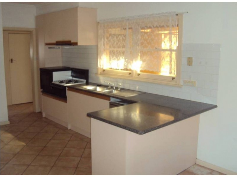 1/24 Henry Street, Melton VIC 3337