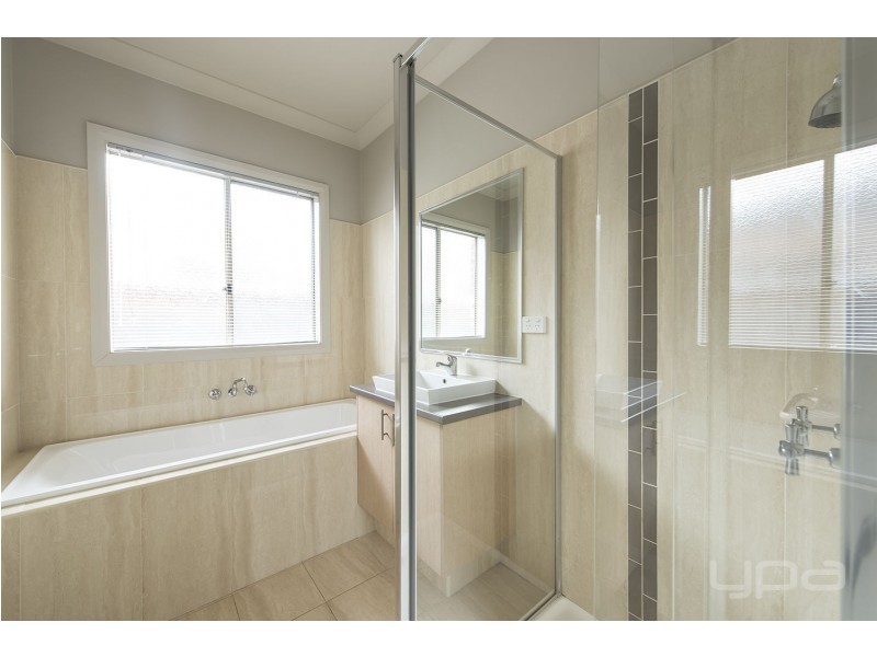 52 Gallery Avenue, Melton West VIC 3337