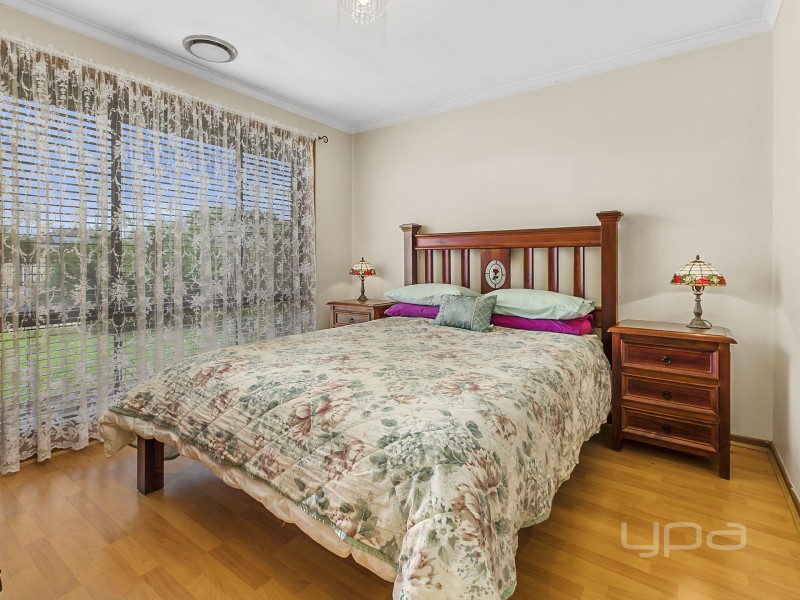 12 Moodie Street, Melton South VIC 3338