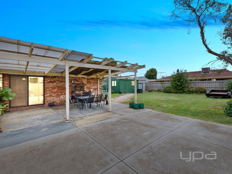 12 Moodie Street, Melton South VIC 3338