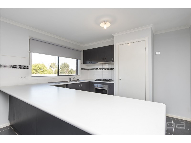 15 Turf Club Boulevard, Melton South VIC 3338