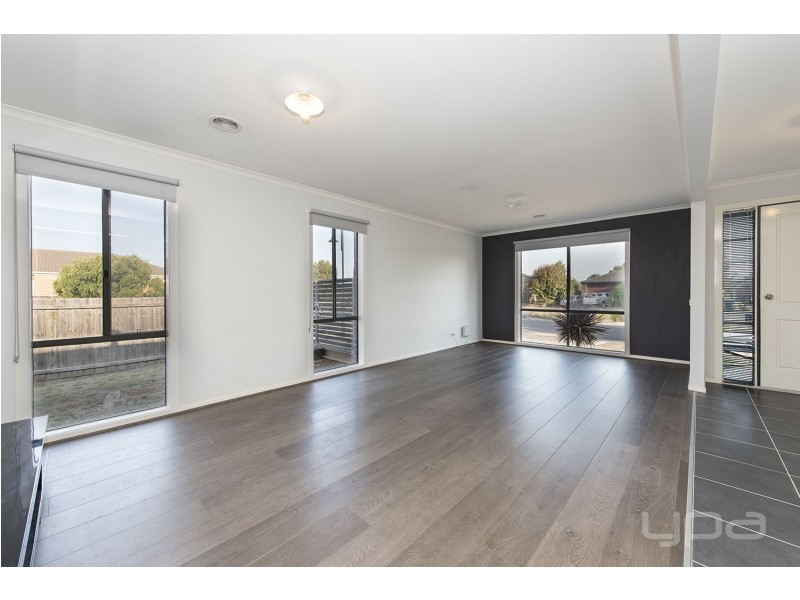 15 Turf Club Boulevard, Melton South VIC 3338