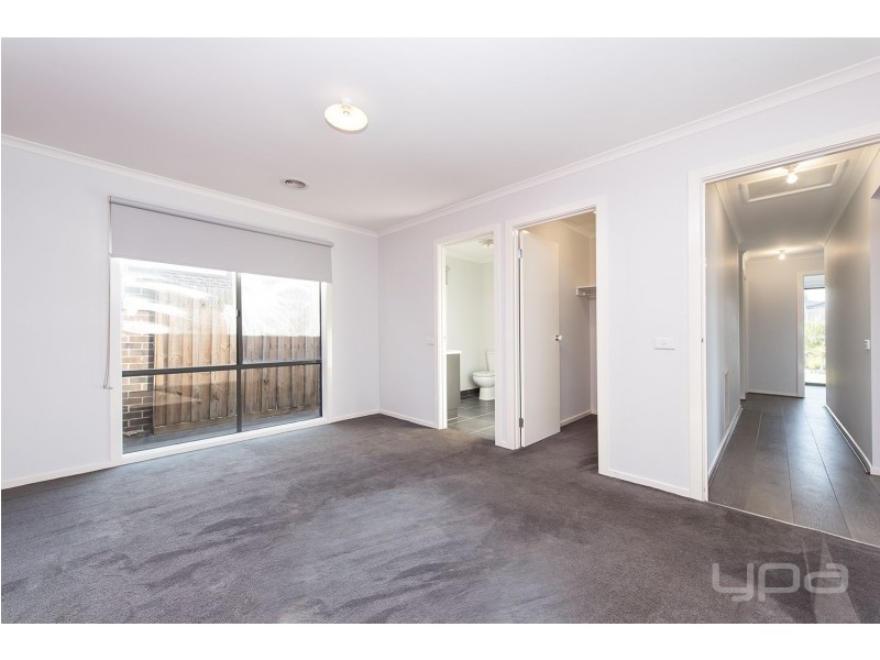 15 Turf Club Boulevard, Melton South VIC 3338