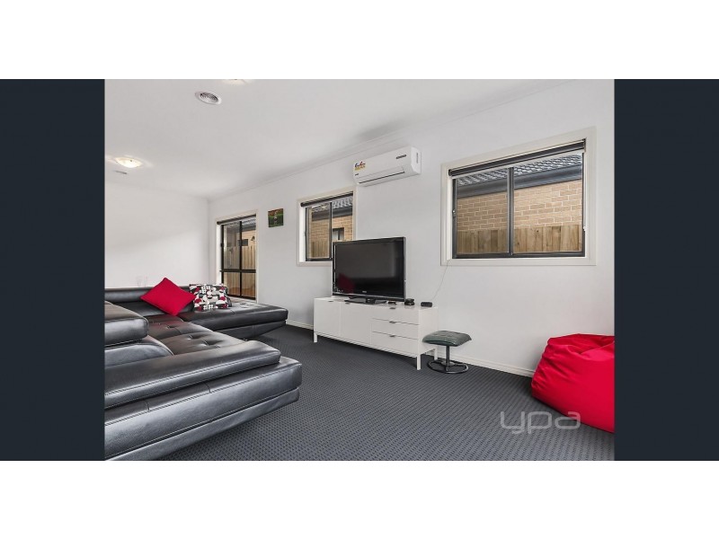 35 Norwood Avenue, Melton South VIC 3338