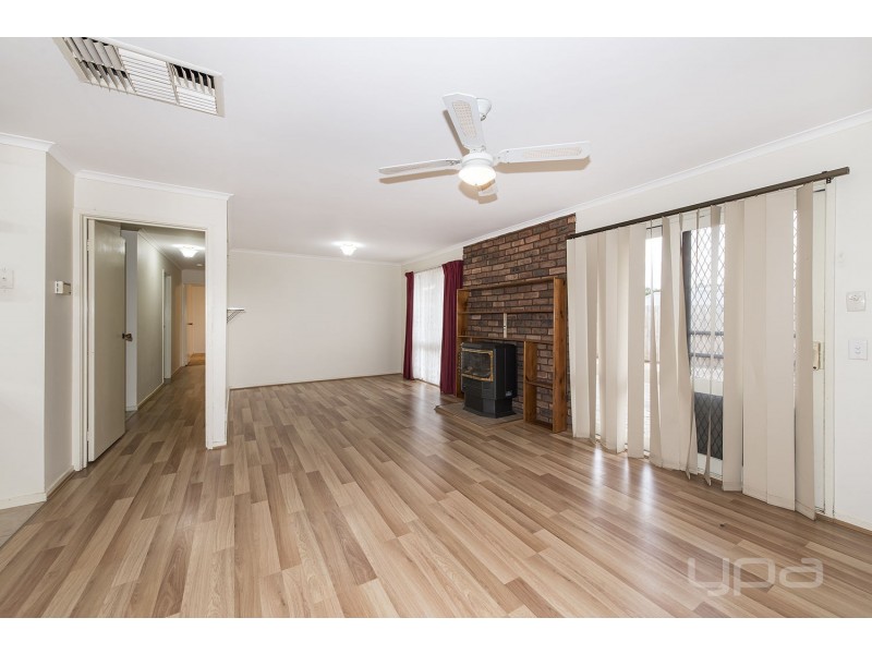 21 McKinnon Court, Melton West VIC 3337