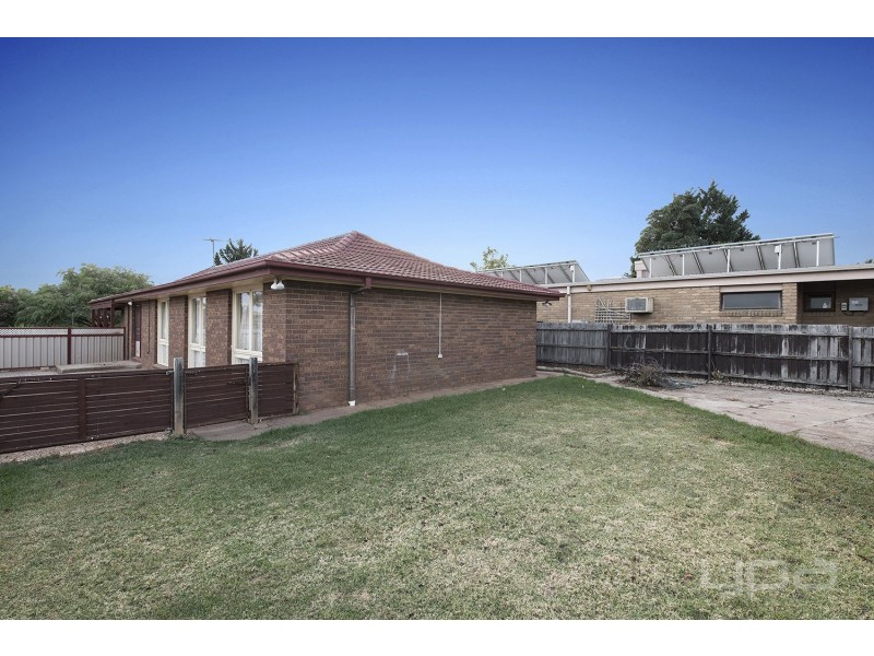 21 McKinnon Court, Melton West VIC 3337