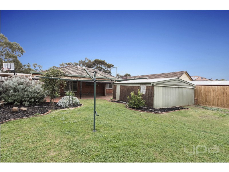 27 Yuille Street, Melton VIC 3337