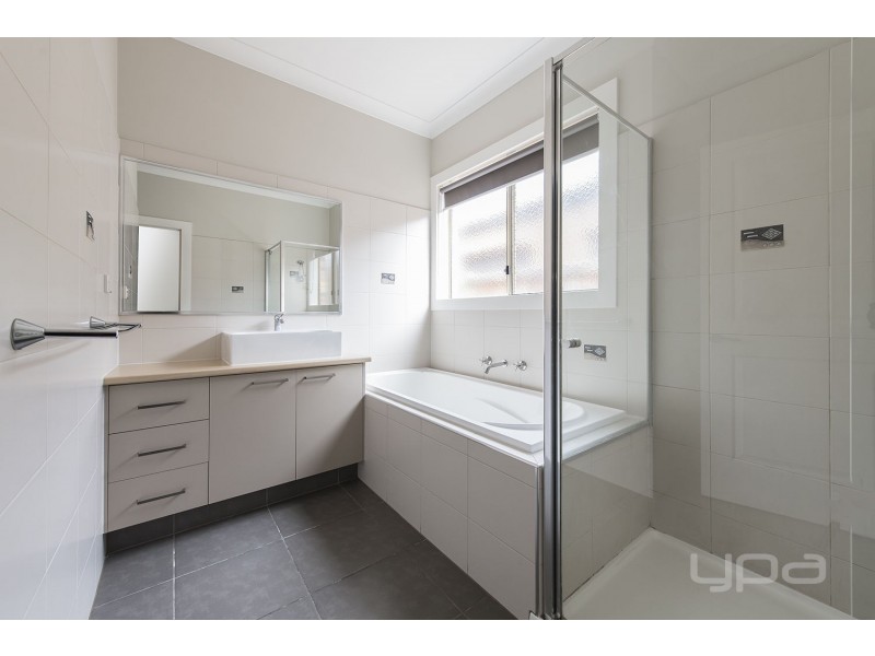 8 Acumin Street, Brookfield VIC 3338