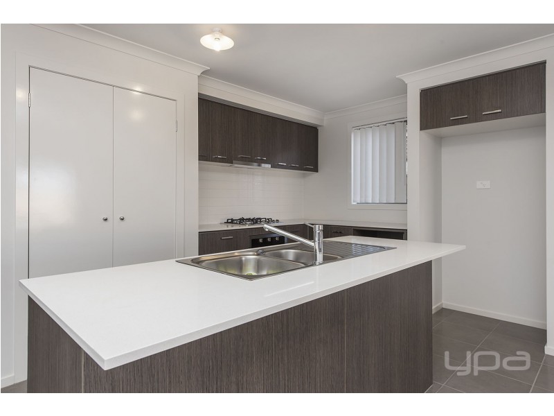 4 Horsley Street, Rockbank VIC 3335