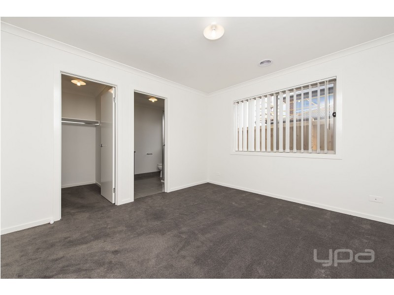 4 Horsley Street, Rockbank VIC 3335