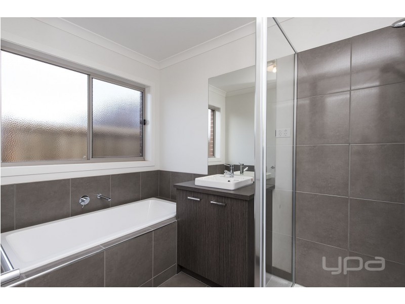 4 Horsley Street, Rockbank VIC 3335